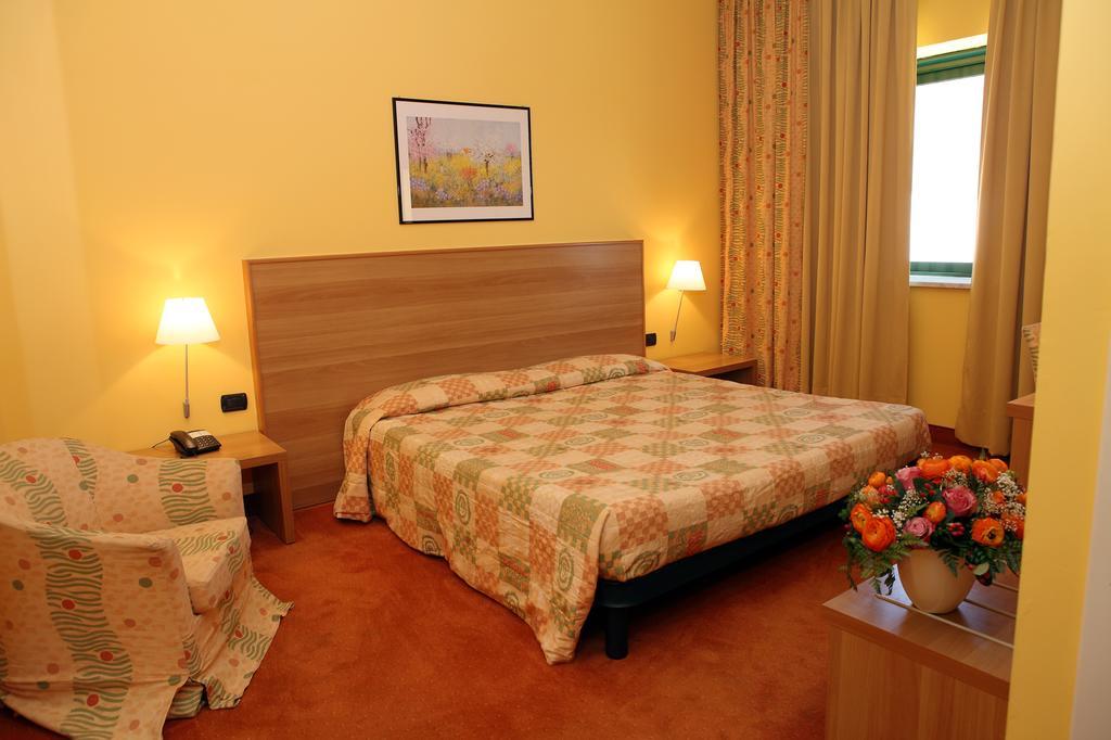 Hotel Romanisio Fossano Extérieur photo